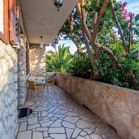 Apartament Fredi *