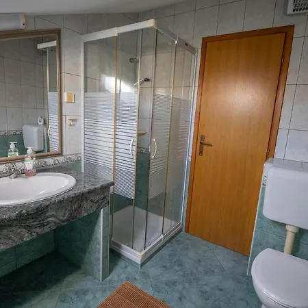 Fredi * 木洛希尼