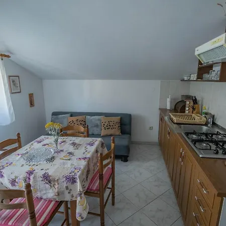Apartment Fredi *