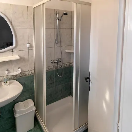 Fredi Apartment