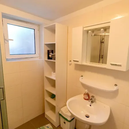 Fredi Apartment *