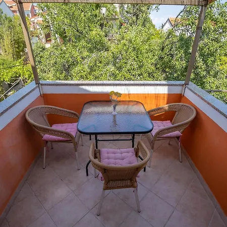 Fredi Apartment