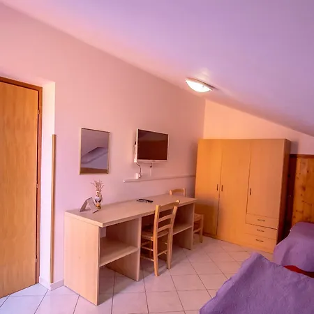 Apartment Fredi *