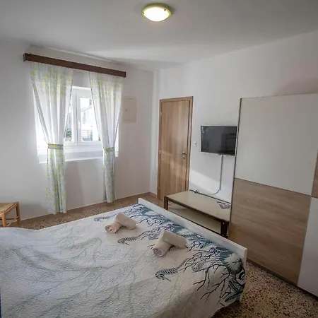 Fredi Apartment
